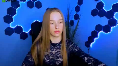 doll_vey online show from February 20, 1:01 pm