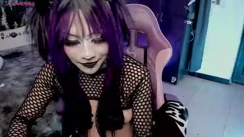 dolly_bones online show from June 21, 6:28 am