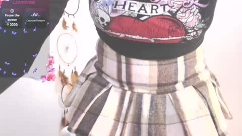 Snapshot of dollysweet666 chatting on October 1, 11:04 am dollysweet666 online show from October 1, 11:04 am