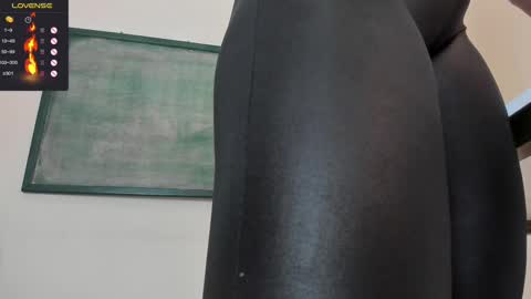 Snapshot of donnapaul_ chatting on March 3, 11:47 am Paula DiazGMT-5 0730 - 1400 online show from March 3, 11:47 am