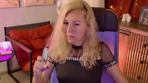 Donna online show from June 25, 7:04 pm