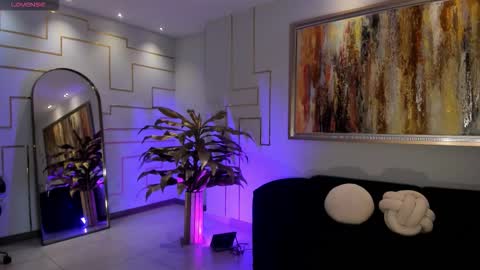  Donna Stonne  online show from November 9, 3:57 am