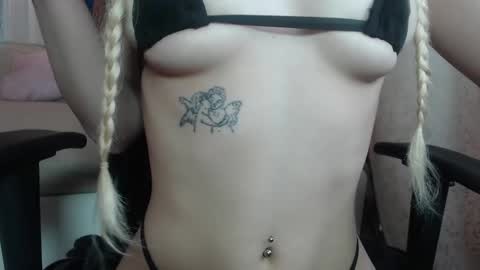 Snapshot of dont_forget__ chatting on October 6, 9:26 am Nika online show from October 6, 9:26 am