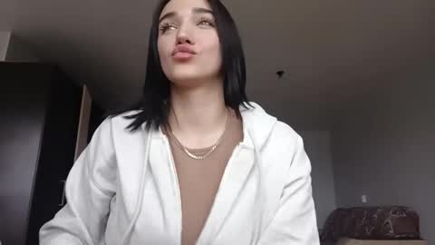 Jacqueline online show from March 6, 5:02 am