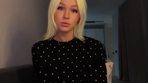 MOLLYYYY dont forget to give me a thumb up online show from August 9, 10:19 am