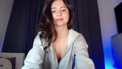 Snapshot of dream_nicole02 chatting on December 13, 8:10 am Nicole online show from December 13, 8:10 am