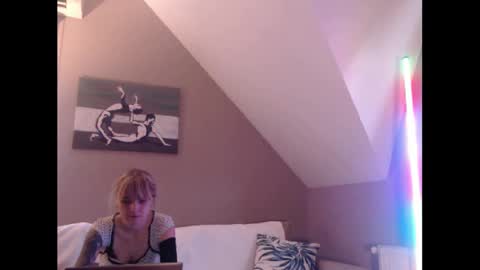 Snapshot of dreamcatcherfantasy chatting on December 2, 8:48 am A girl online show from December 2, 8:48 am