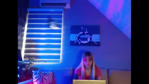 Snapshot of dreamcatcherfantasy chatting on January 12, 7:53 am A girl online show from January 12, 7:53 am