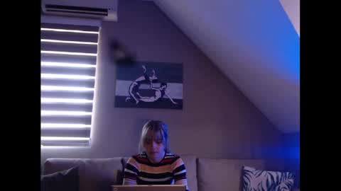 Snapshot of dreamcatcherfantasy chatting on February 11, 8:15 am A girl online show from February 11, 8:15 am