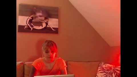 Snapshot of dreamcatcherfantasy chatting on December 20, 8:06 am A girl online show from December 20, 8:06 am