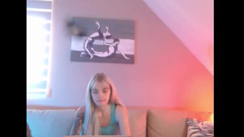 Snapshot of dreamcatcherfantasy chatting on September 23, 7:28 am A girl online show from September 23, 7:28 am