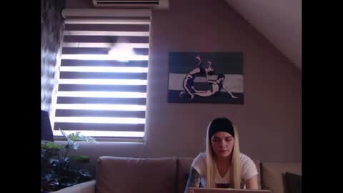 Snapshot of dreamcatcherfantasy chatting on February 19, 8:22 am A girl online show from February 19, 8:22 am