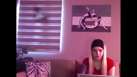 Snapshot of dreamcatcherfantasy chatting on January 27, 8:07 am A girl online show from January 27, 8:07 am