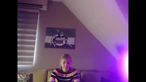 Snapshot of dreamcatcherfantasy chatting on December 16, 8:09 am A girl online show from December 16, 8:09 am