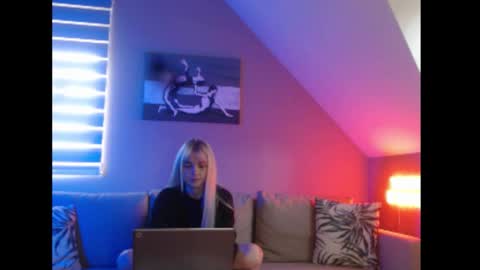 Snapshot of dreamcatcherfantasy chatting on September 29, 7:24 am A girl online show from September 29, 7:24 am