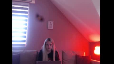A girl online show from May 14, 7:47 am