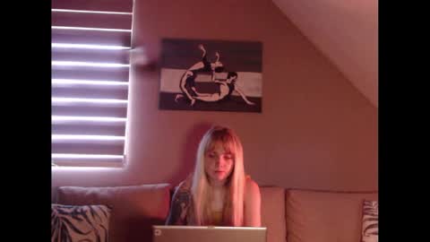 Snapshot of dreamcatcherfantasy chatting on January 31, 8:11 am A girl online show from January 31, 8:11 am