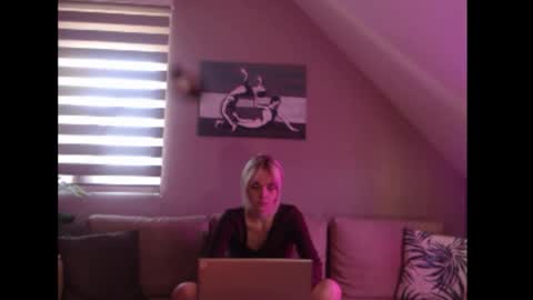Snapshot of dreamcatcherfantasy chatting on September 15, 7:38 am A girl online show from September 15, 7:38 am