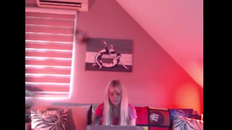 Snapshot of dreamcatcherfantasy chatting on October 11, 7:46 am A girl online show from October 11, 7:46 am