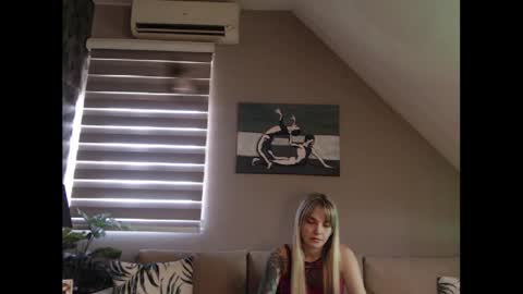 Snapshot of dreamcatcherfantasy chatting on February 17, 7:58 am A girl online show from February 17, 7:58 am