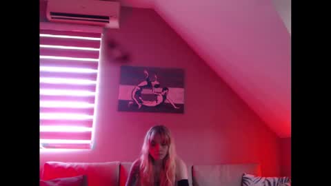 Snapshot of dreamcatcherfantasy chatting on February 25, 8:25 am A girl online show from February 25, 8:25 am