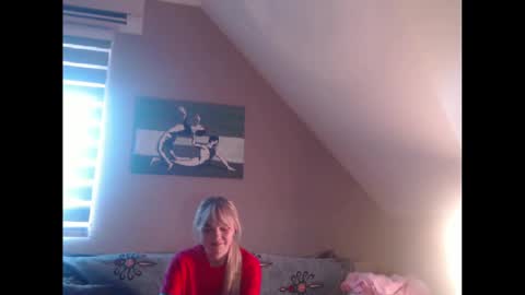 Snapshot of dreamcatcherfantasy chatting on December 18, 7:47 am A girl online show from December 18, 7:47 am