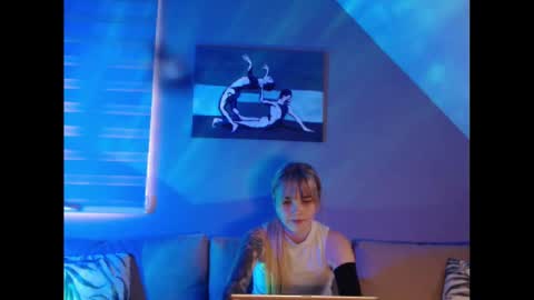 Snapshot of dreamcatcherfantasy chatting on January 17, 7:51 am A girl online show from January 17, 7:51 am