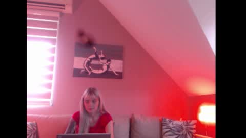 Snapshot of dreamcatcherfantasy chatting on September 30, 7:25 am A girl online show from September 30, 7:25 am