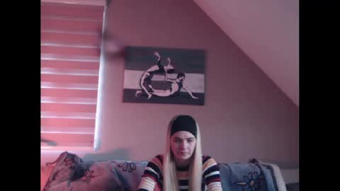 Snapshot of dreamcatcherfantasy chatting on January 6, 7:52 am A girl online show from January 6, 7:52 am