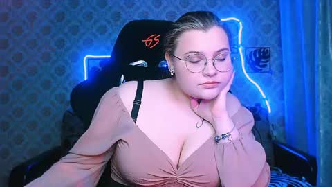 dreamforyoue2 online show from April 29, 7:41 pm