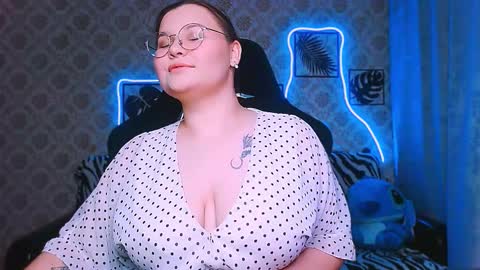 dreamforyoue2 online show from November 5, 9:20 pm