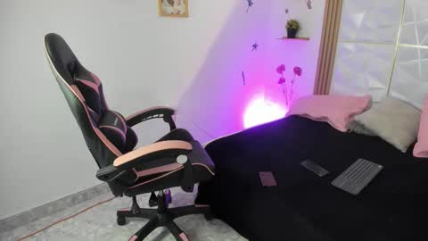   online show from January 8, 7:07 pm