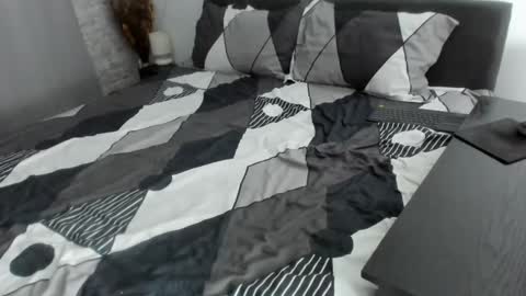 Dyanne online show from November 30, 5:28 pm