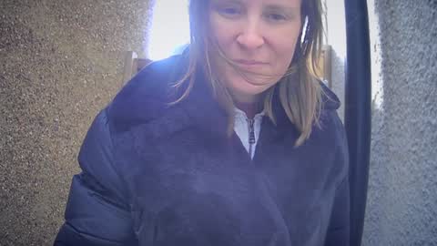 Nadia Ferreira  online show from February 11, 12:50 pm