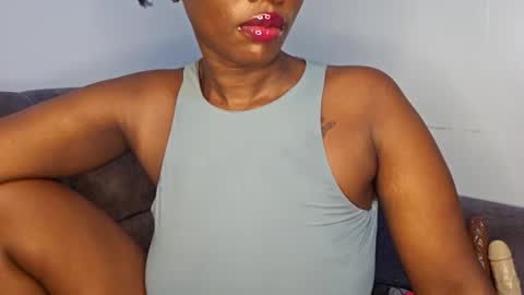 Ebony Melanie online show from December 15, 10:15 pm