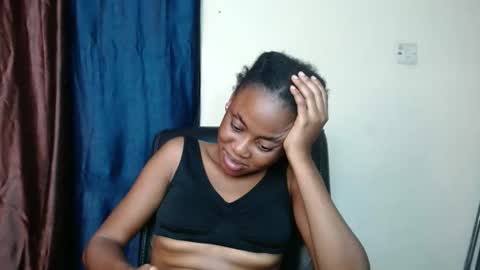Snapshot of ebonypussy_xx chatting on October 1, 12:48 am ebonypussy_xx online show from October 1, 12:48 am