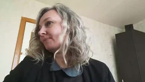 edithmanning online show from May 5, 7:33 am