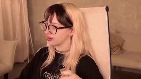 EVA NON NUDE online show from June 26, 4:19 pm