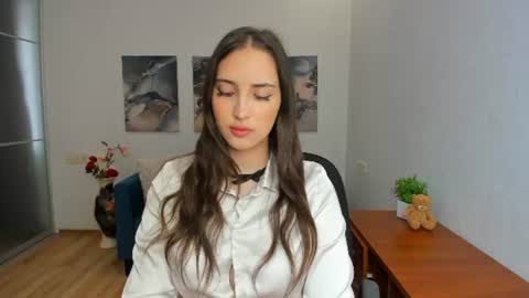 Effy Royse online show from June 18, 6:04 am