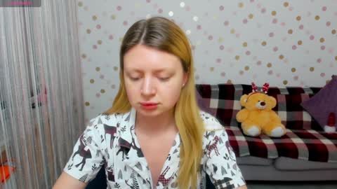 Snapshot of effyangel chatting on January 15, 5:29 am Effy online show from January 15, 5:29 am