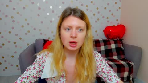 Snapshot of effyangel chatting on January 28, 6:27 am Effy online show from January 28, 6:27 am