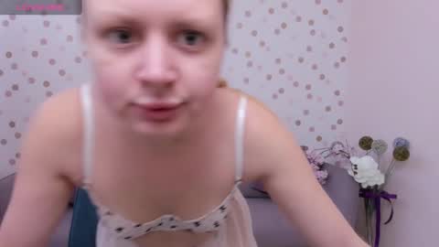 Snapshot of effyangel chatting on February 18, 6:37 am Effy online show from February 18, 6:37 am