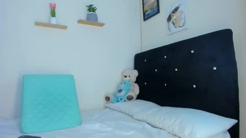 eileenclark online show from April 29, 5:30 pm