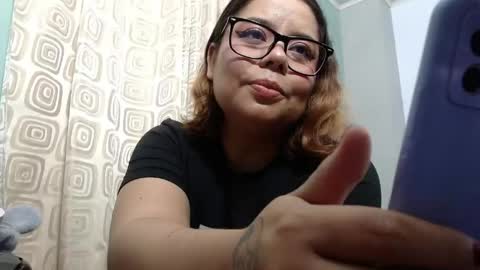 eimy_saenzz online show from May 16, 9:47 pm