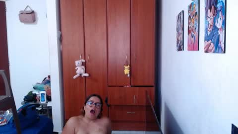 eimy_saenzz online show from April 26, 6:38 pm