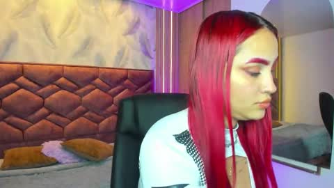 Snapshot of elaia_muller chatting on October 14, 8:33 pm Elaia online show from October 14, 8:33 pm