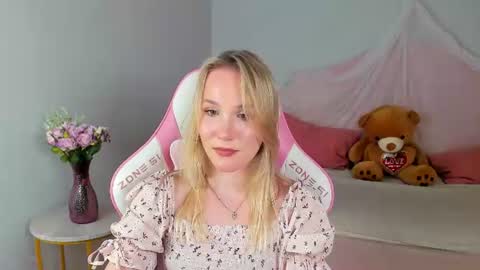 elaravoltage online show from June 21, 6:12 pm