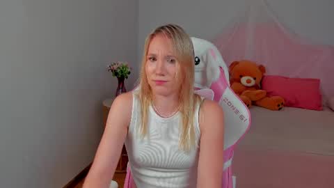 elaravoltage online show from July 19, 5:37 pm