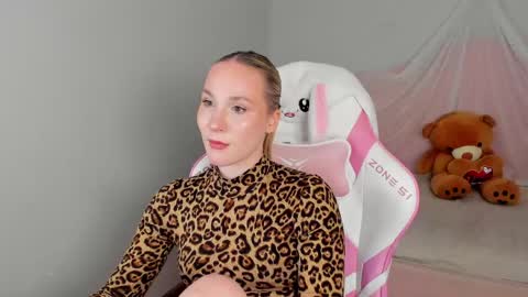 elaravoltage online show from May 31, 5:19 pm