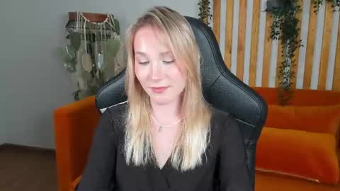 elaravoltage online show from July 16, 5:06 pm